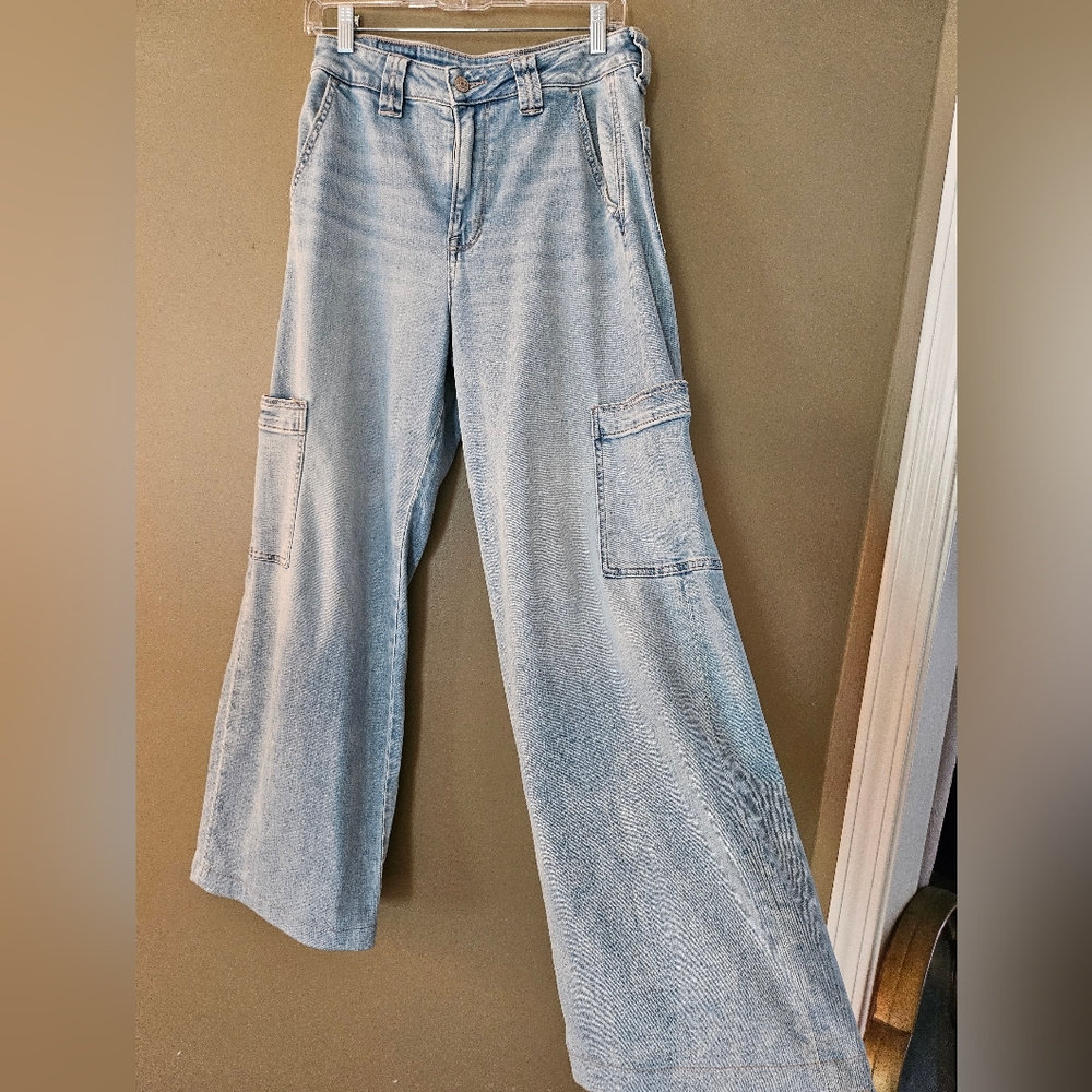 Wide leg cargo jeans